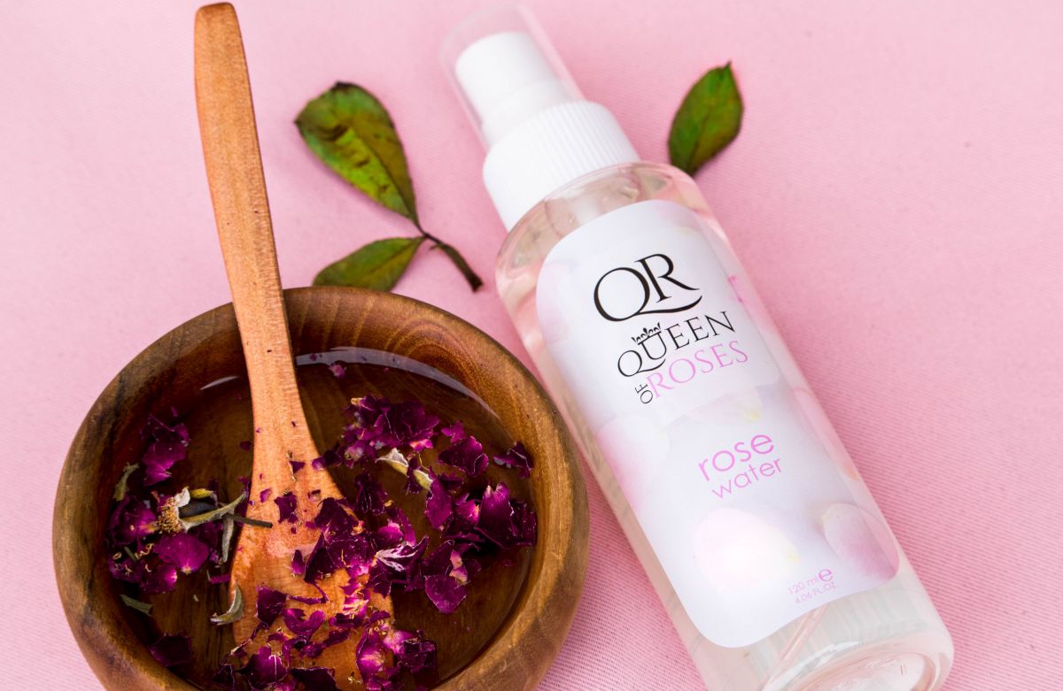 Wie wird mit Rosenwasser die Haut schöner und den Taint klarer